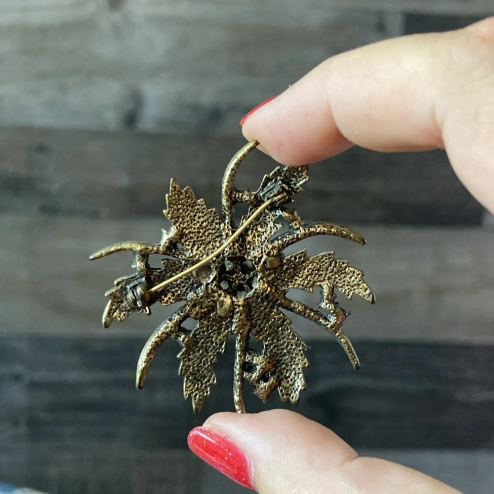 Vintage 80s floral brooch brass rhinestone formal glam sparkly retro party
